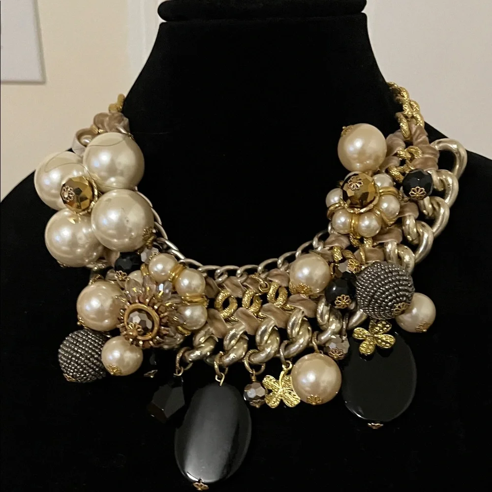 Elegant Pearl and Black Statement Necklace - Picture 5 of 5